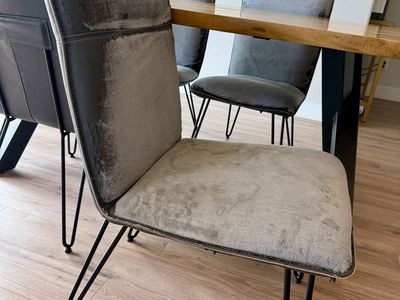 Set of Four Sturdy Dining Chairs With Hairpin Legs