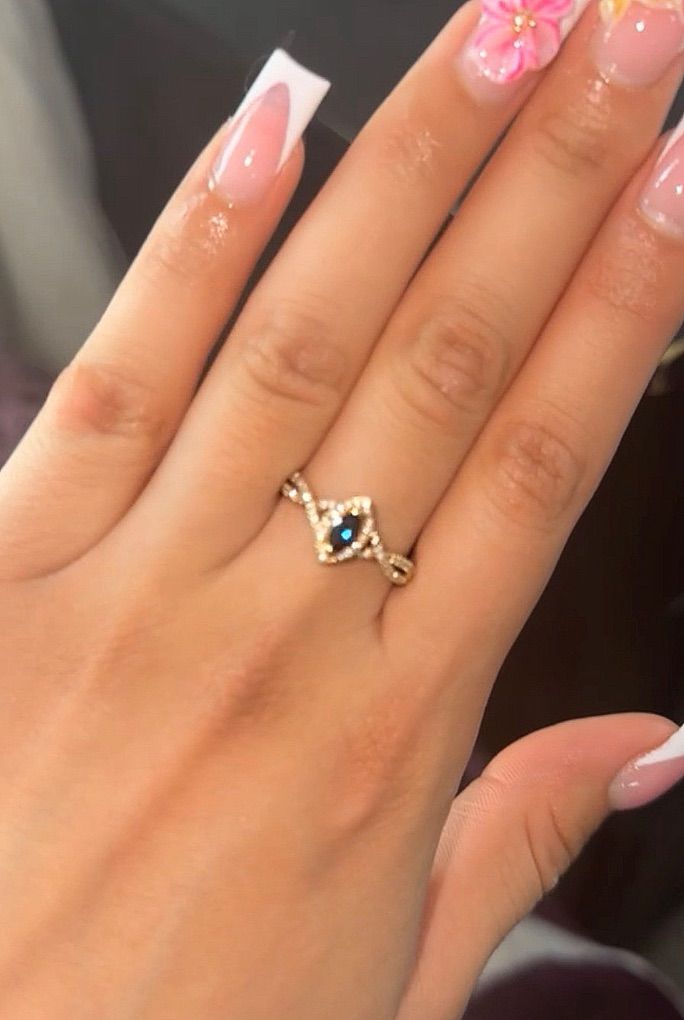 Gold Ring/ Jewelry/diamonds/sapphire/gold