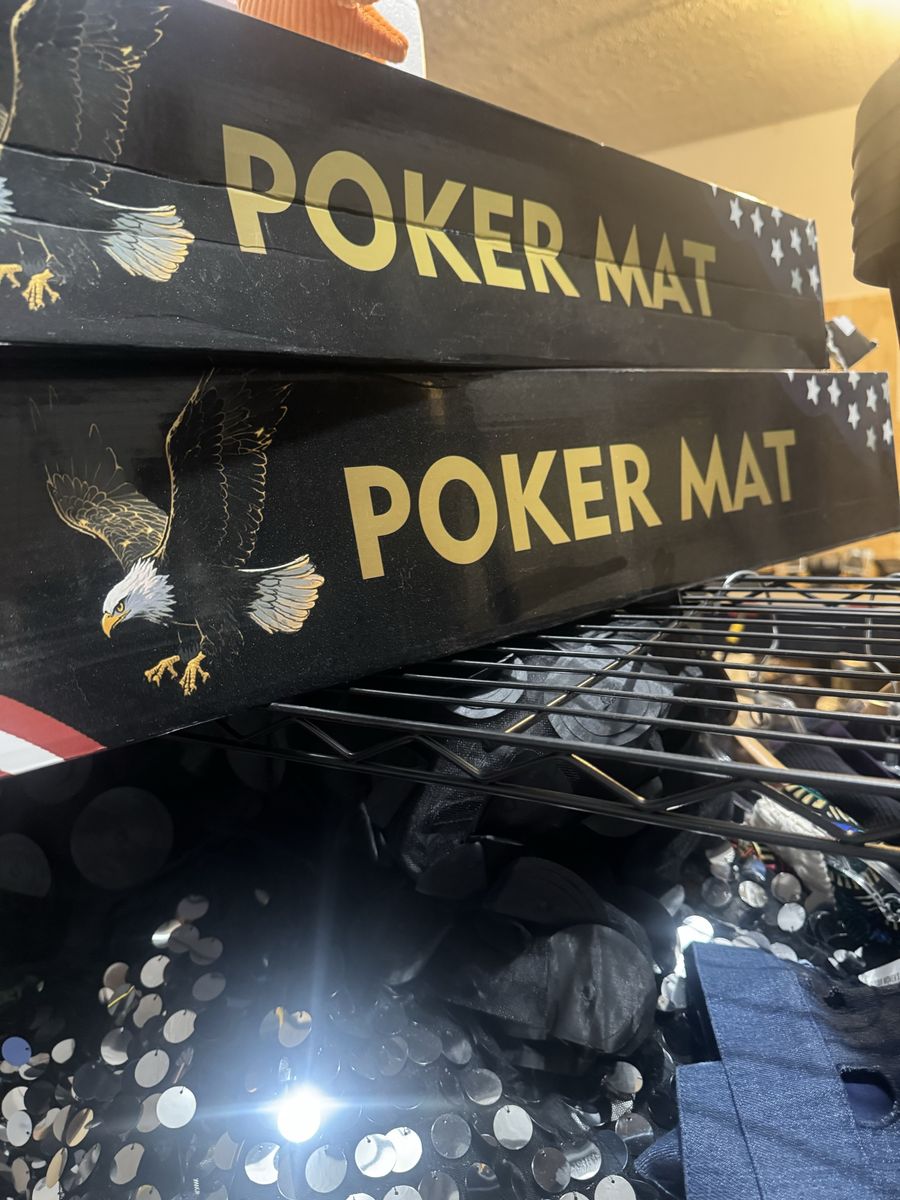New Poker Mat with Patriotic Eagle Design - Perfect for Game Night!