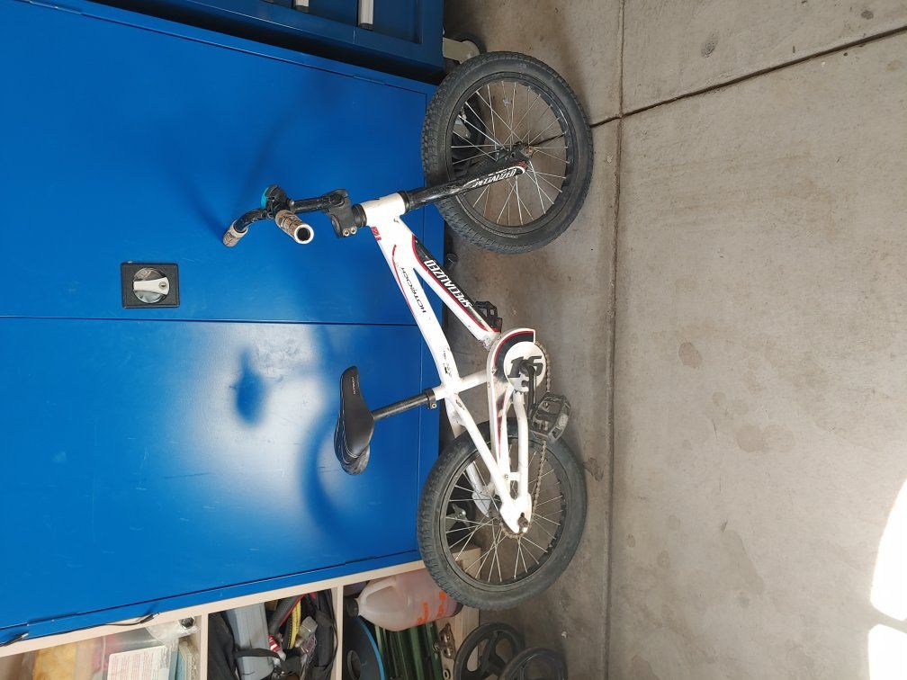 Specialized Hotrock Hot Rock  16" Kids Bike