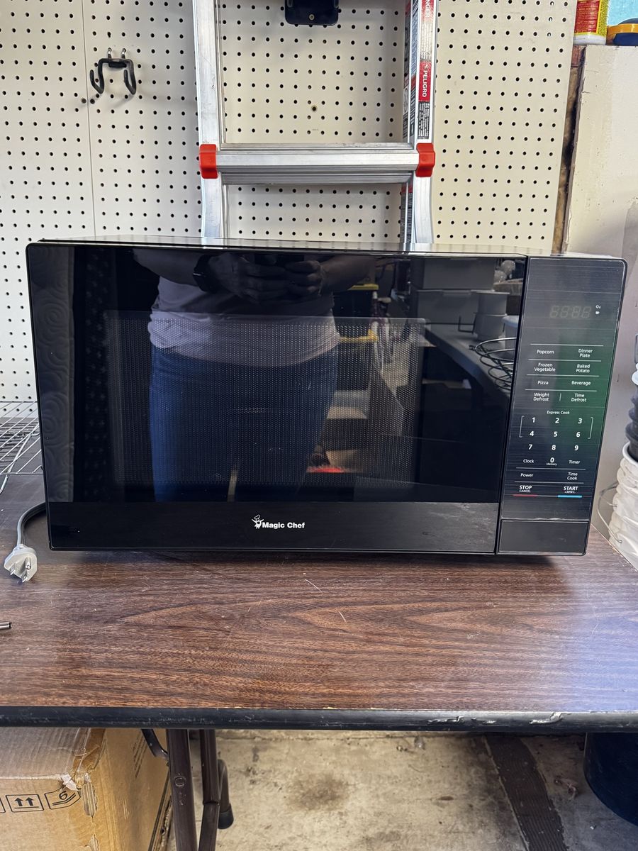 Magic Chef HMM1110B 1000W Countertop Microwave - Black, Works Great