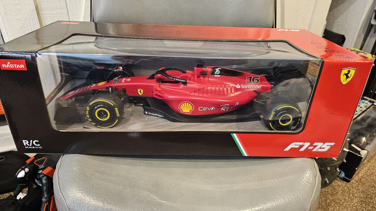 Rastar - Ferrari F1-75 | Race Car 1:12 Scale