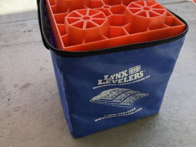 Lynx Levelers RV