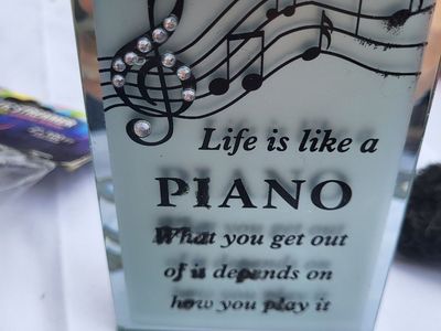glass piano decoration sign