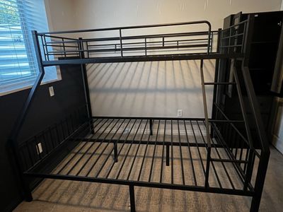 Twin Over Queen Metal Bunkbed