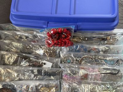 Jewelry Bags (Lot of 12) Plus Red Bonus Bag! Nice Look