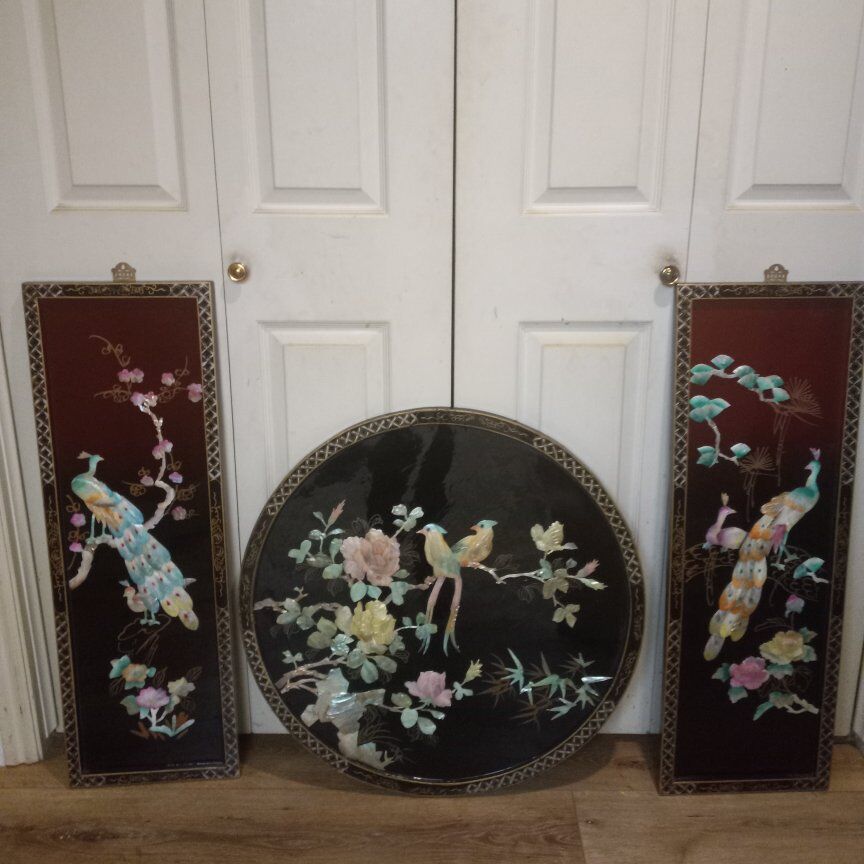 20TH CENTURY CHINESE MOTHER OF PEARL SHELL ART