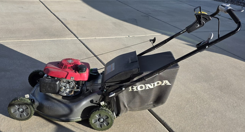 Honda Self-propelled Gas Lawn mower & Snow blower