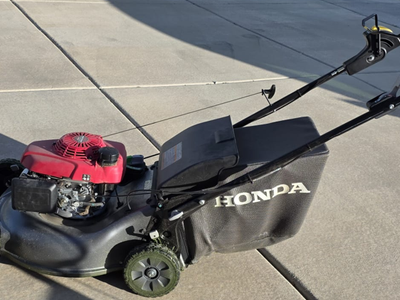 Honda Self-propelled Gas Lawn mower & Snow blower
