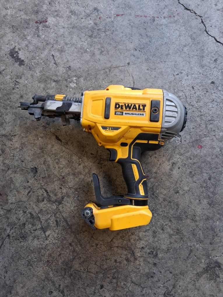 DeWalt 21° Brushless Motor Round Head Framing Nailer