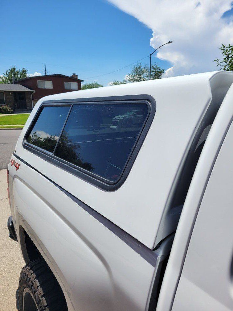 Truck shell topper in great condition