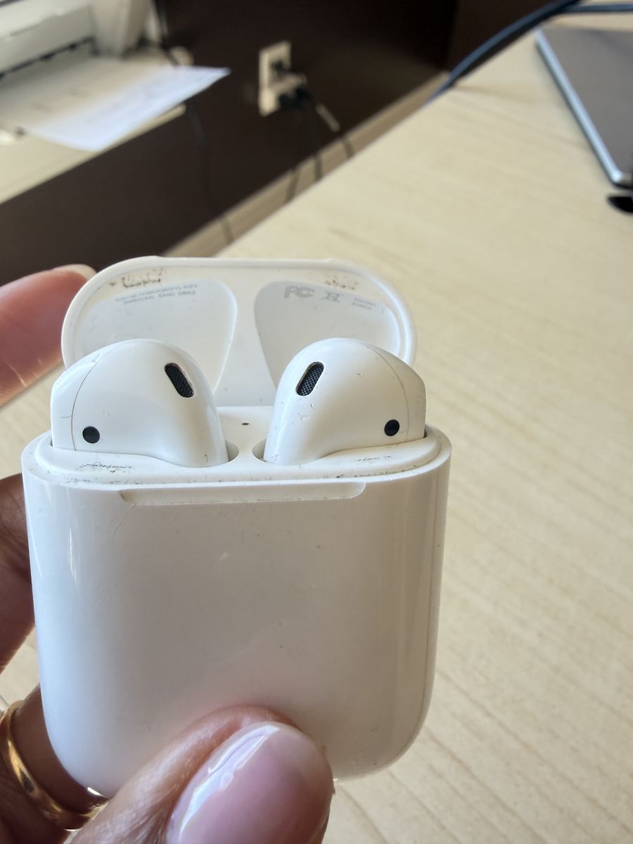 Reduced>> Genuine Apple Airpods Gen 2