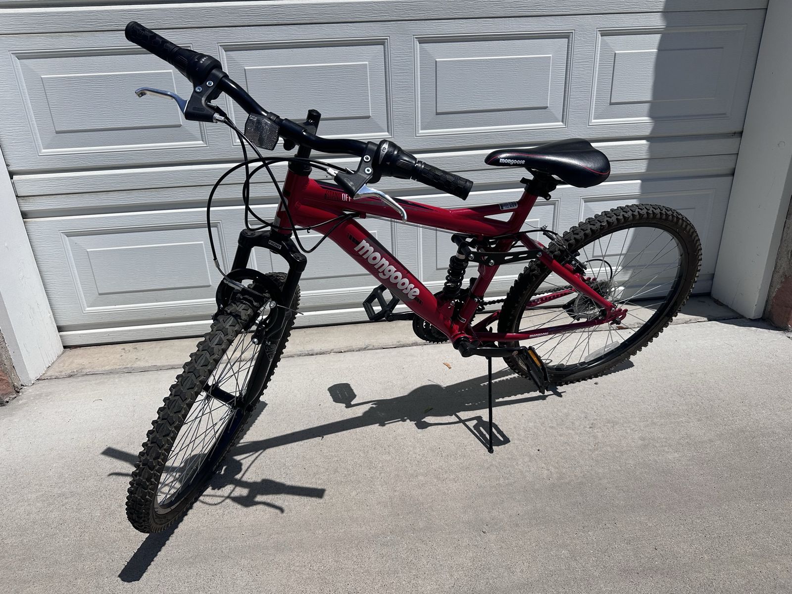 Mongoose Red Mountain Bike Full Suspension kids Size