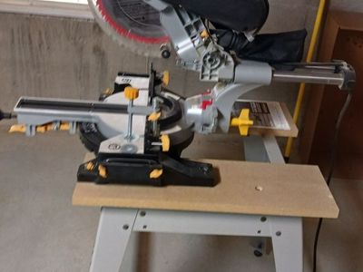 Chicago Electric 12 inch double bevel miter saw.