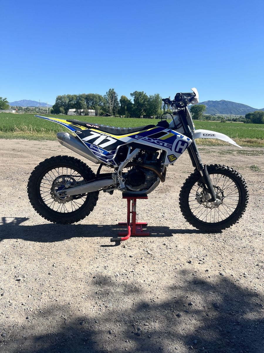 2016 Husqvarna FC 450 Dirt Bike