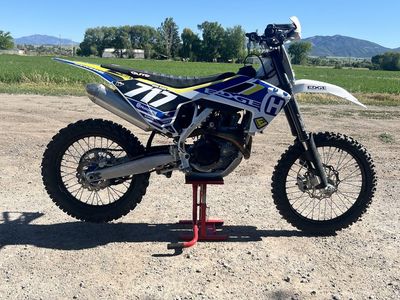 2016 Husqvarna FC 450 Dirt Bike