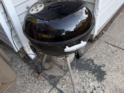 Weber 22-inch Kettle Charcoal Grill - Black with Wheels and Ash Catcherer