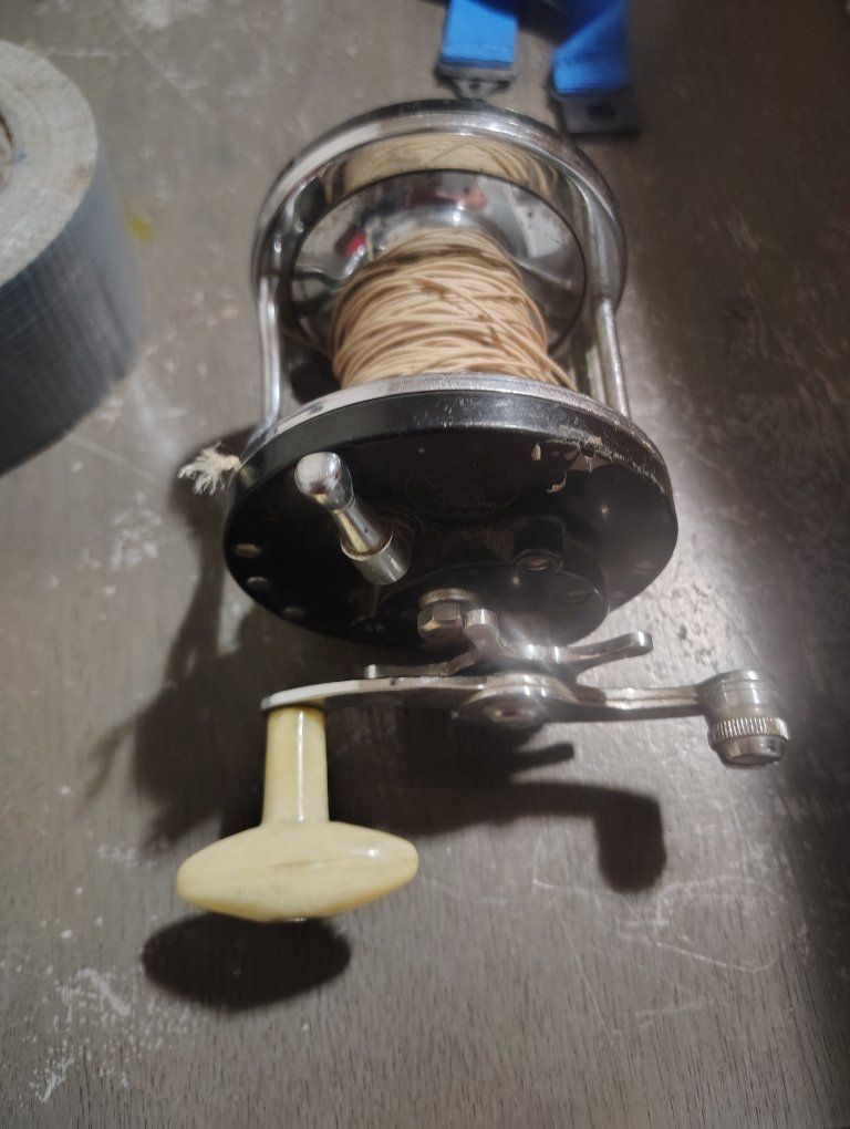 Vintage Fishing Reel - Classic Design, Durable Build