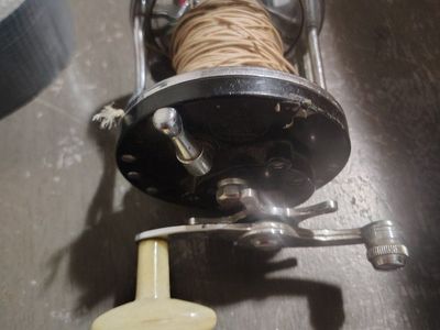 Vintage Fishing Reel - Classic Design, Durable Build
