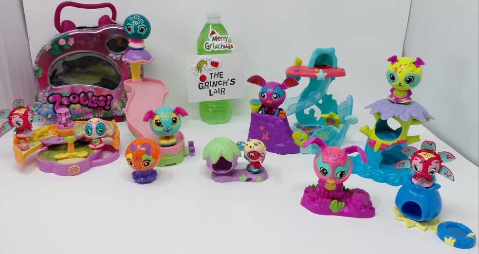 Zoobles Lot Playset Figures Storage Tin