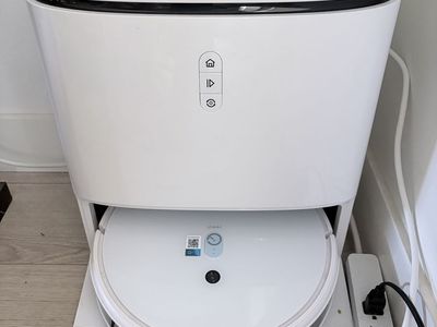 Yeedi Mop Station Pro Robotic Vacuum and Mop with Self-Emptying Dustbin and Mop Washing, White