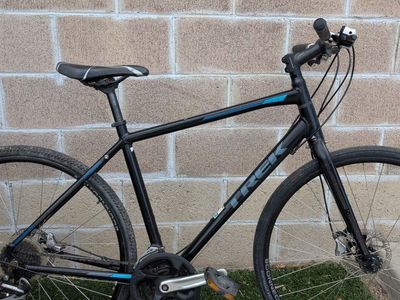 Large 18" TREK FX2 3x8 XC Hybrid 700c wheelset Hydraulic Disc brakes ready to commute!