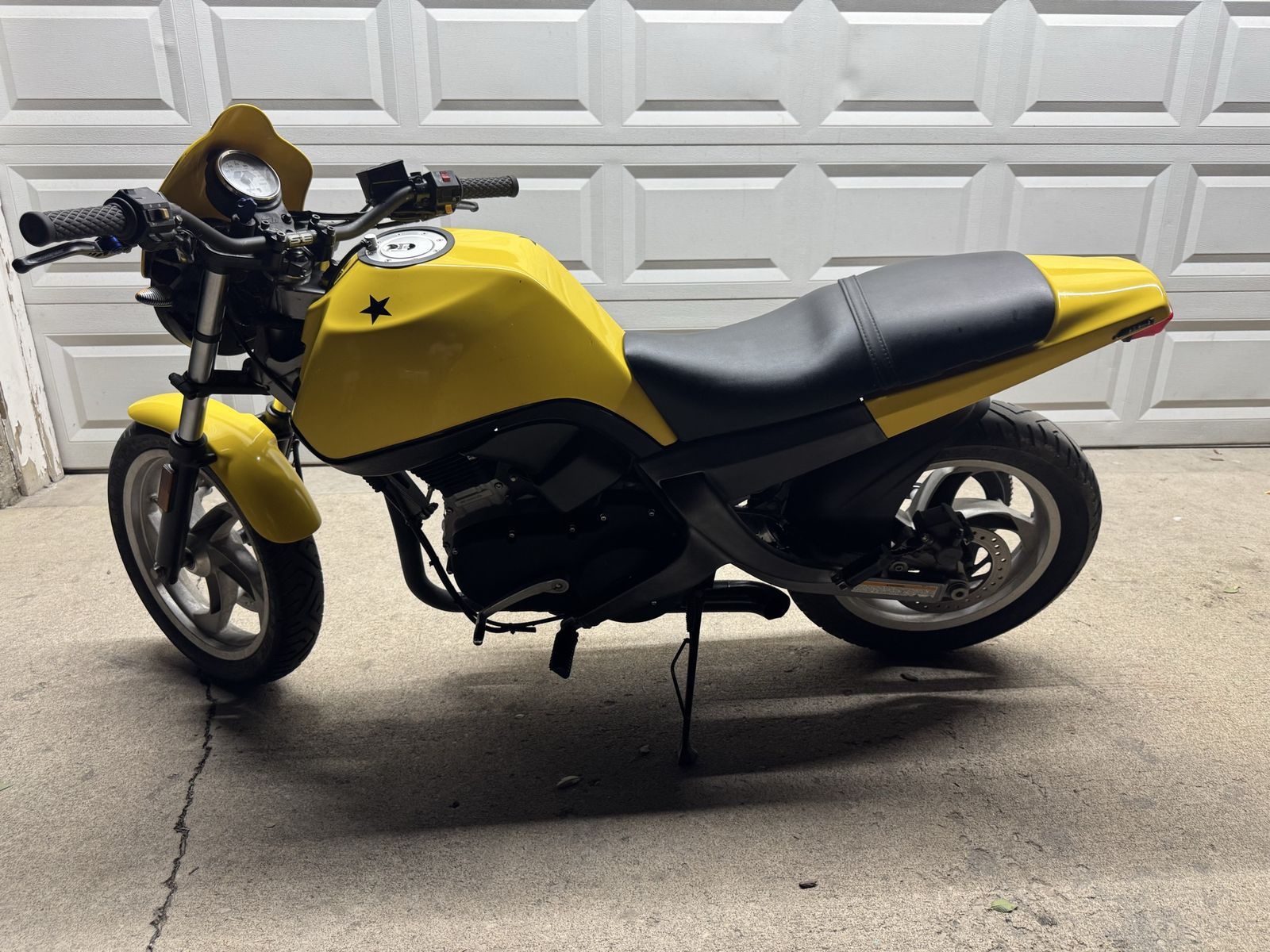 Buell Blast 500cc Motorcycle - Yellow