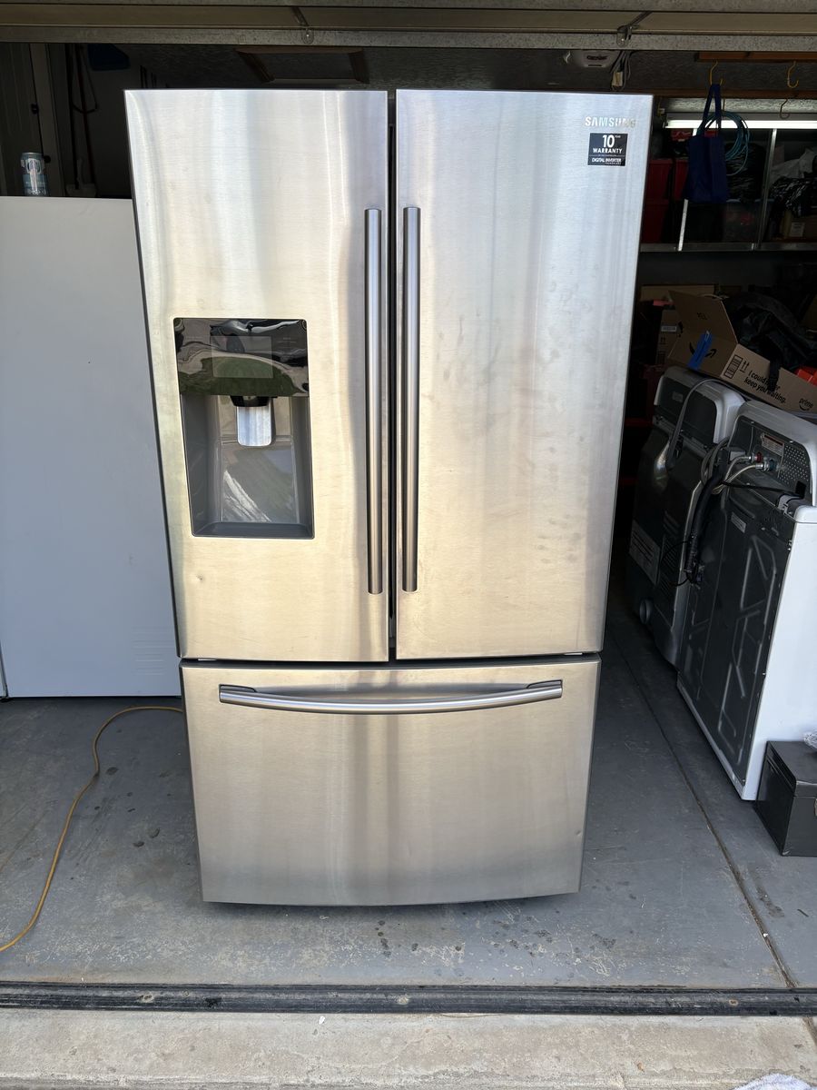 25.0 cu. ft. Samsung Refrigerator 400$ OBO French Doors W/Bottom Freezer