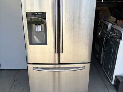 25.0 cu. ft. Samsung Refrigerator 400$ OBO French Doors W/Bottom Freezer