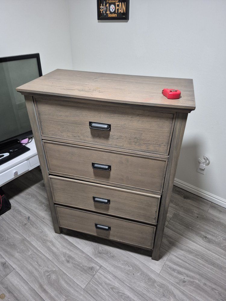 nice 4 draw dresser