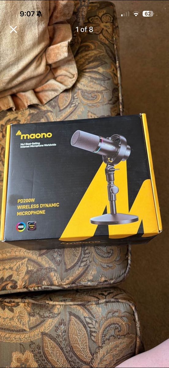 Maono PD200W Wireless Dynamic Microphone with RGB Lighting & Desktop Stand