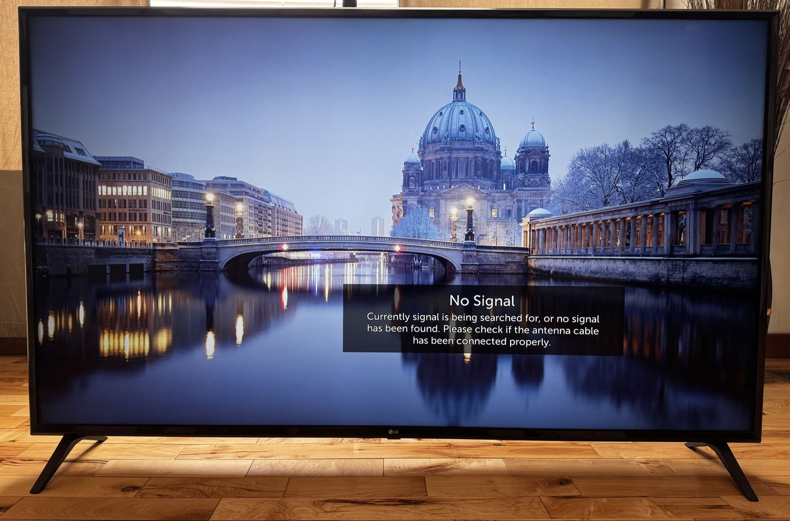 65 inches LG TV 4K