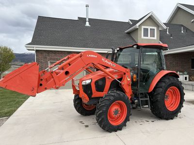 Kubota M5-091 tractor