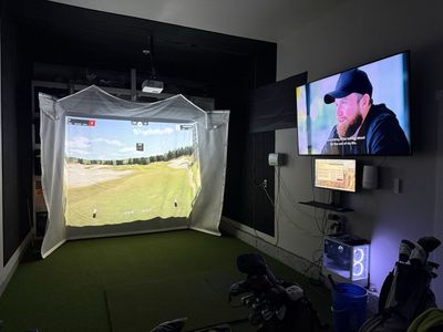 Full Golf Simulator Setup – Bushnell Launch Pro / BenQ 4K / Gaming PC