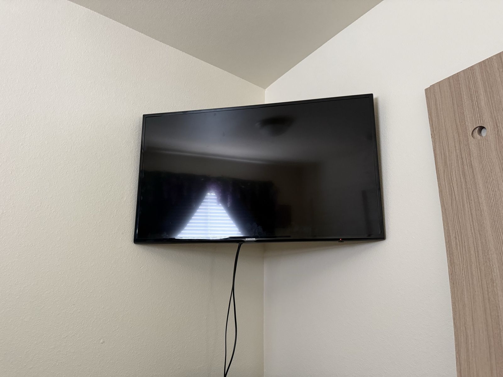 Samsung Flat Screen 50in TV, Mounted Wall and Roku Ultra Bundle Deal- $250 OBO