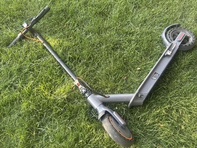 Aovopro Folding Electric Scooter with Digital Display 17 mph top speed barely used