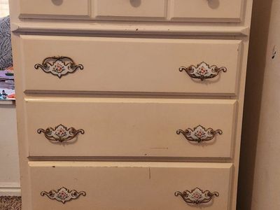 Creamy White 4-Drawer Vintage Dresser
