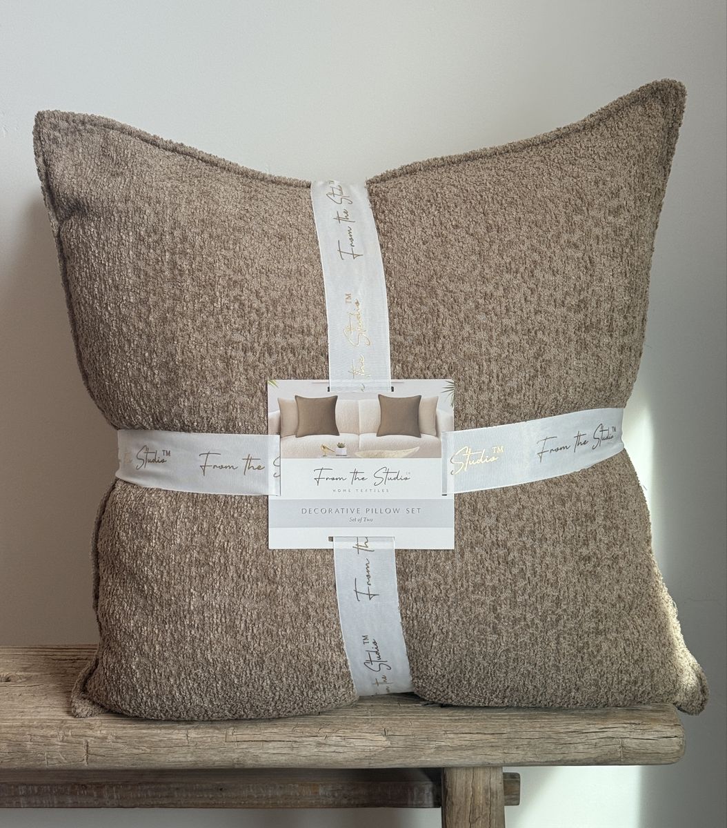 24x24" Throw pillow Set 2