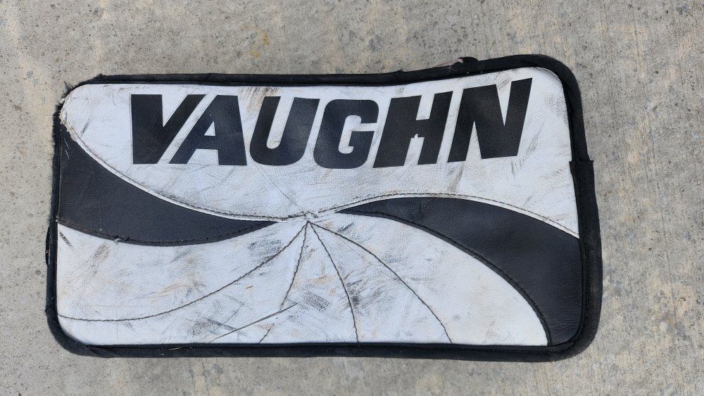 Vaughn Velocity 7000 goalie blocker