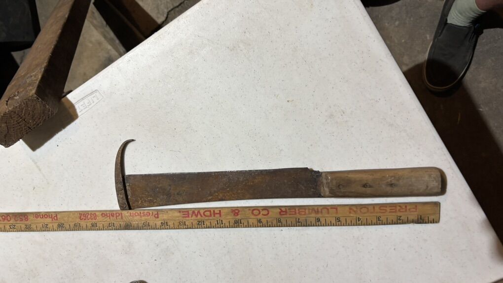 Beet Machette With Hook