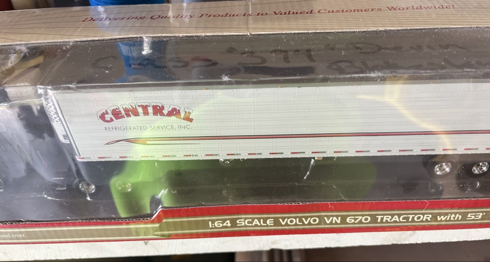 1:64 Scale Volvo VN 670 Tractor with 53' Central Refrigerated Service Trailer