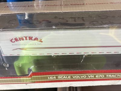 1:64 Scale Volvo VN 670 Tractor with 53' Central Refrigerated Service Trailer