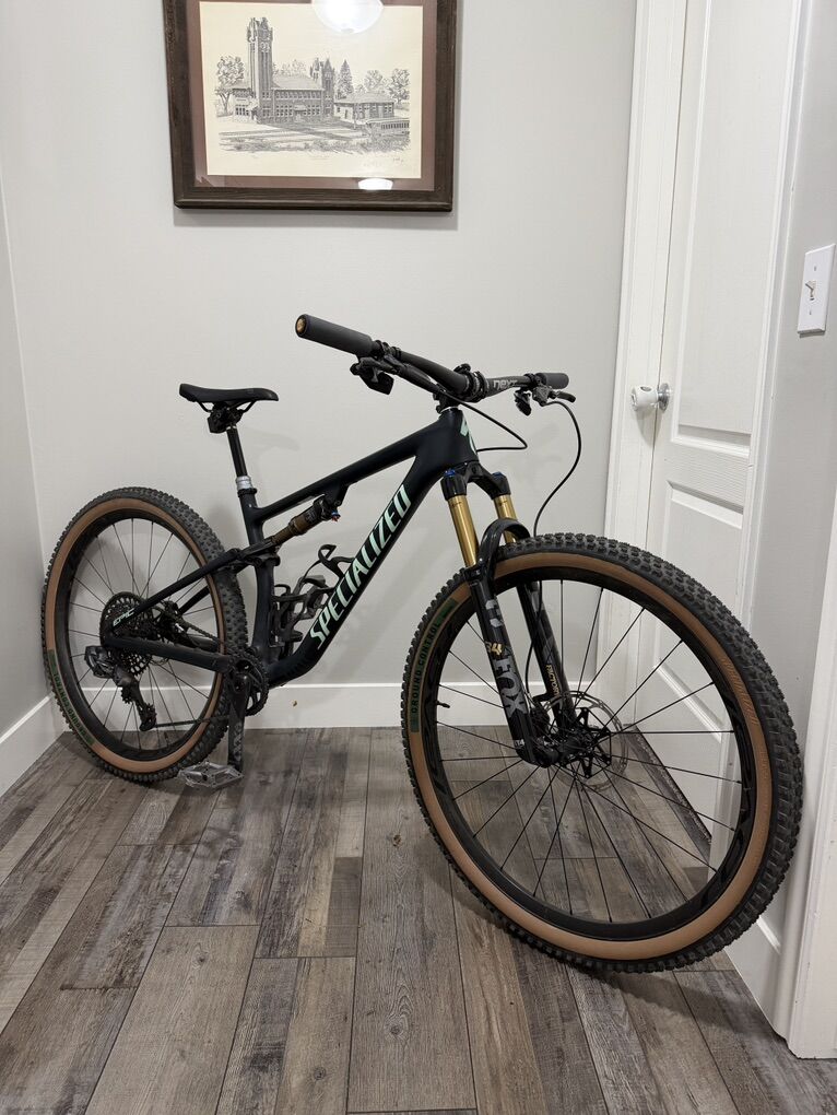Specialized Epic Evo (Medium)