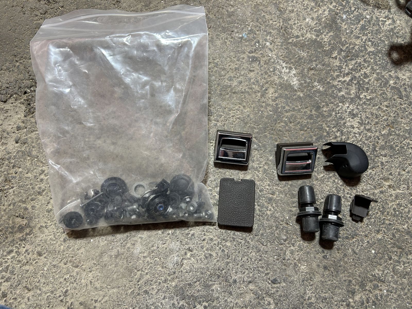 17-23 Audi Q7 Trunk Cargo Tie Down (2)