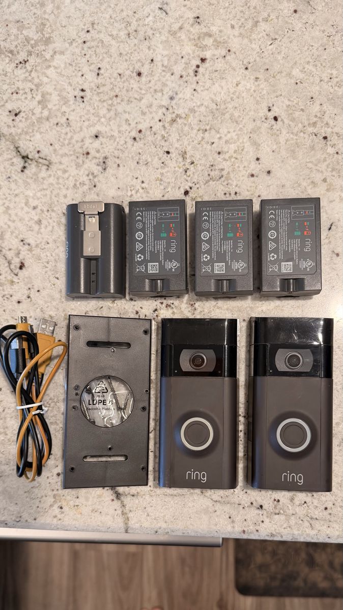2 Ring Doorbells 4 batteries and Chime