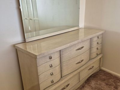 Vintage Bassett 8 drawer dresser with mirror