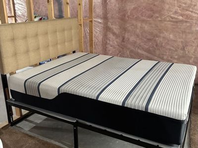SERTA I SERIES QUEEN MATTRESS