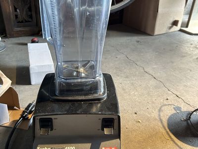 TURBO BLEND 4500 VITA MIX BLENDER VM0102 64 OZ