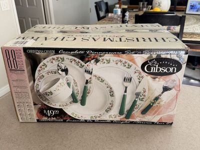 Gibson Everyday Christmas Charm Complete Dinnerware Set 88 Pieces Service for 8