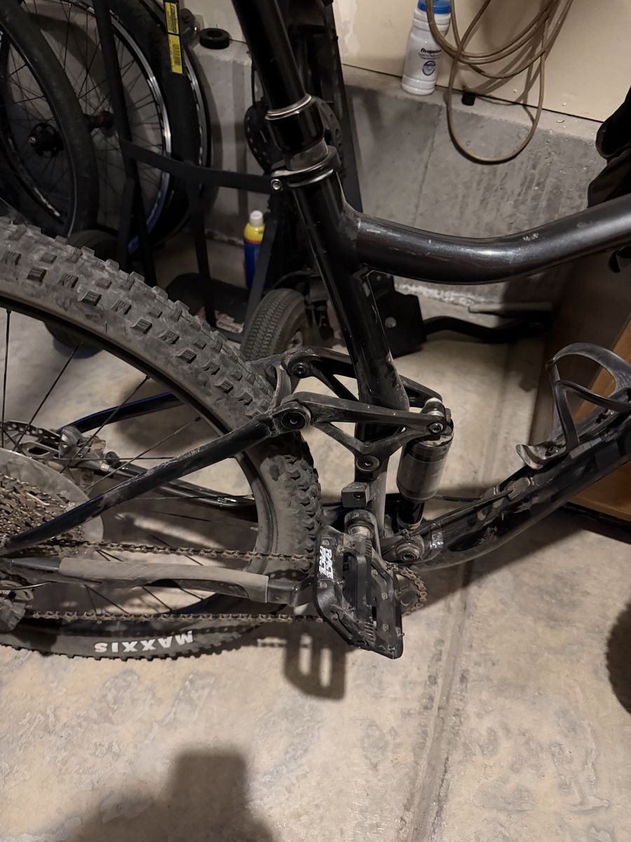 Giant Trance Mountain Bike - Full Suspension, Black, Maxxis Tires